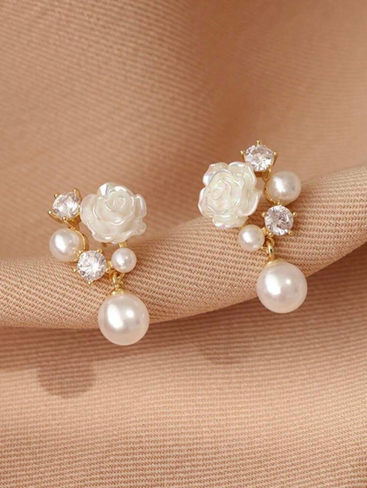 1 Pair Elegant White Flower With Faux Pearl | Crystal Studded Dangle | Earrings